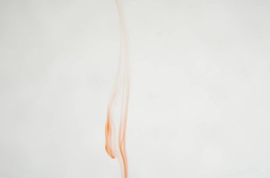 kırmızı beyaz arka plan üzerinde duman bulutları