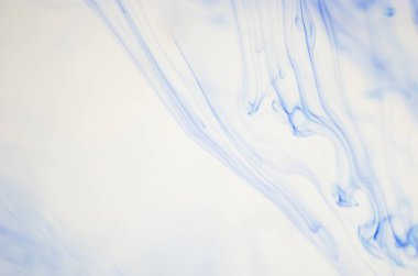 mavi beyaz arka plan üzerinde duman bulutları