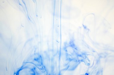 mavi beyaz arka plan üzerinde duman bulutları