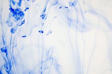 mavi beyaz arka plan üzerinde duman bulutları