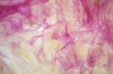 bulutlar beyaz arka plan üzerinde mor duman