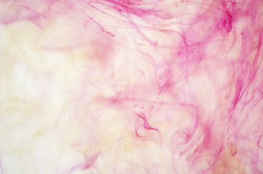 bulutlar beyaz arka plan üzerinde mor duman