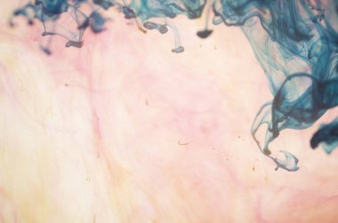 mavi beyaz arka plan üzerinde duman bulutları