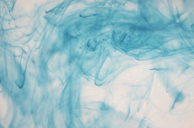 mavi beyaz arka plan üzerinde duman bulutları