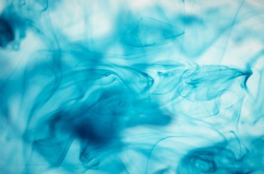 mavi beyaz arka plan üzerinde duman bulutları