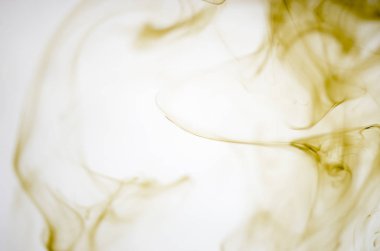 sarı beyaz arka plan üzerinde duman bulutları