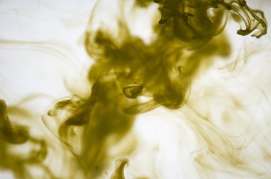 sarı beyaz arka plan üzerinde duman bulutları