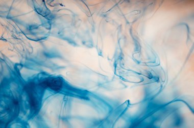 mavi beyaz arka plan üzerinde duman bulutları