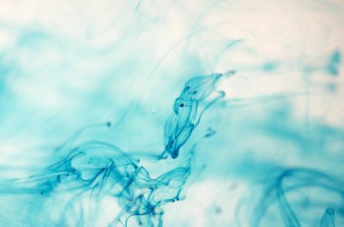 mavi beyaz arka plan üzerinde duman bulutları