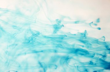 mavi beyaz arka plan üzerinde duman bulutları