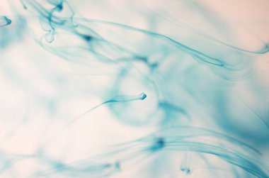 mavi beyaz arka plan üzerinde duman bulutları