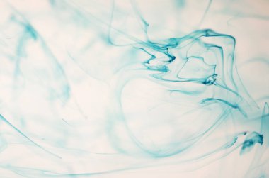 mavi beyaz arka plan üzerinde duman bulutları