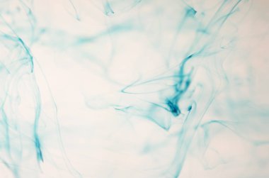 mavi beyaz arka plan üzerinde duman bulutları