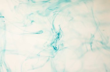 mavi beyaz arka plan üzerinde duman bulutları