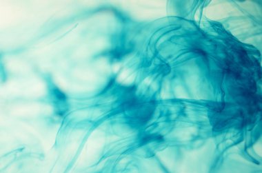 mavi beyaz arka plan üzerinde duman bulutları