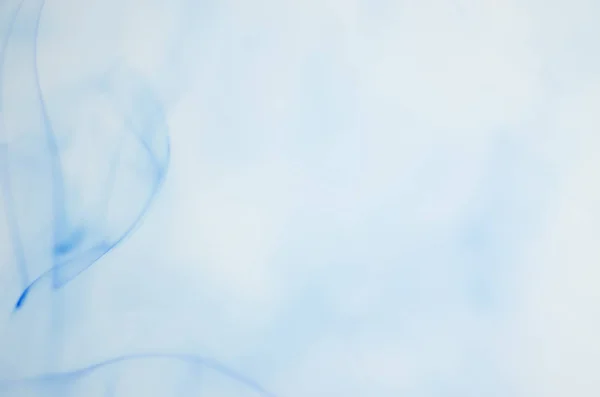 Mavi Beyaz Arka Plan Üzerinde Duman Bulutları — Stok fotoğraf