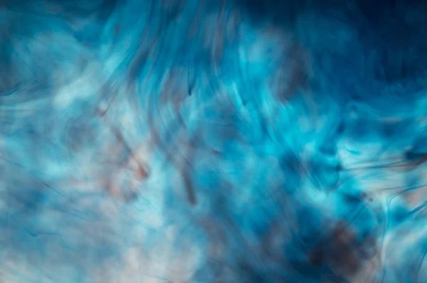 Oblaka Modrého Dýmu Nad Bílým Pozadím — Stock fotografie