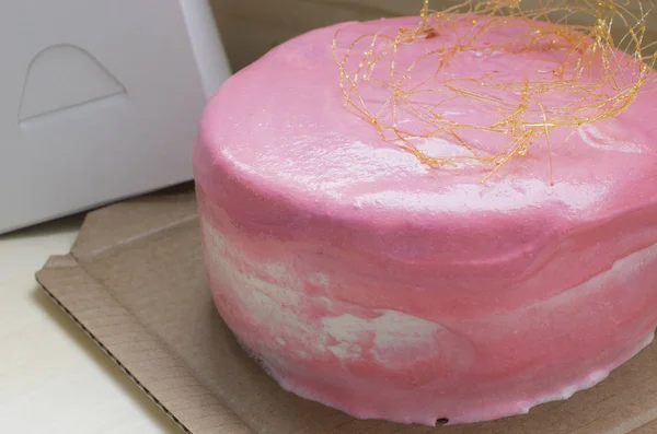 Close Beeld Van Heerlijke Cake Met Roze Crème — Stockfoto