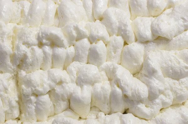 Вид крупным планом на фоне сладкого белого крема
