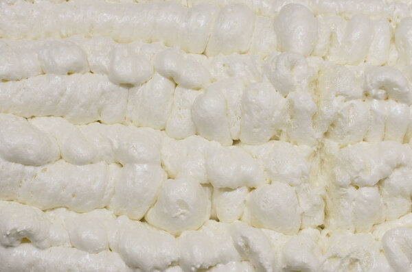 Вид крупным планом на фоне сладкого белого крема
