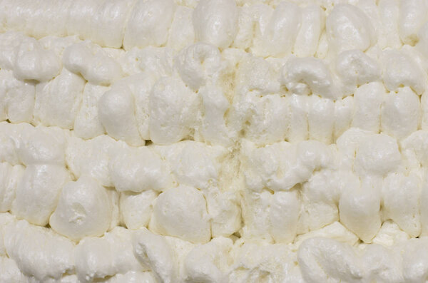 Вид крупным планом на фоне сладкого белого крема
