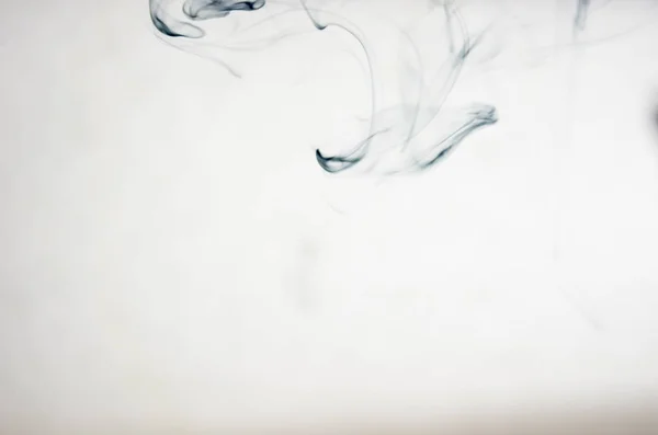 Felhők Sötét Füst Alatt Fehér Háttér — Stock Fotó