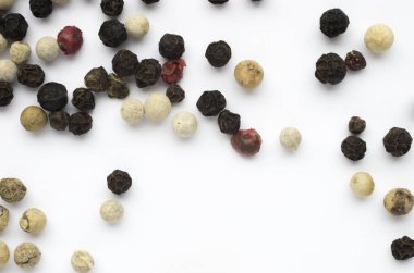 closeup görünümü farklı baharatlar yığın