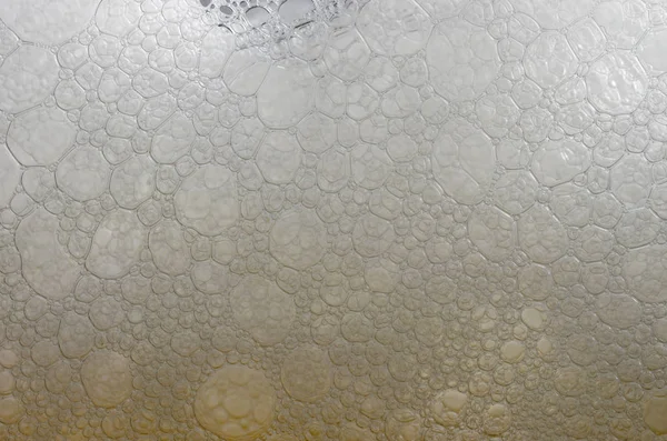 kabarcıklar ve bira köpük bardak closeup görünümü