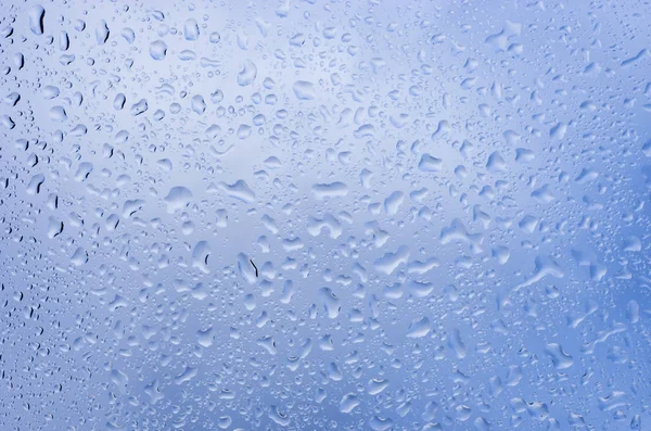 Gotas Agua Sobre Vidrio Contra Cielo Azul —  Fotos de Stock