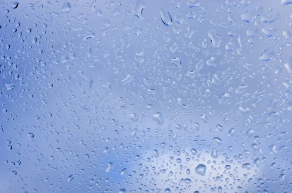 Gotas Agua Sobre Vidrio Contra Cielo Azul —  Fotos de Stock