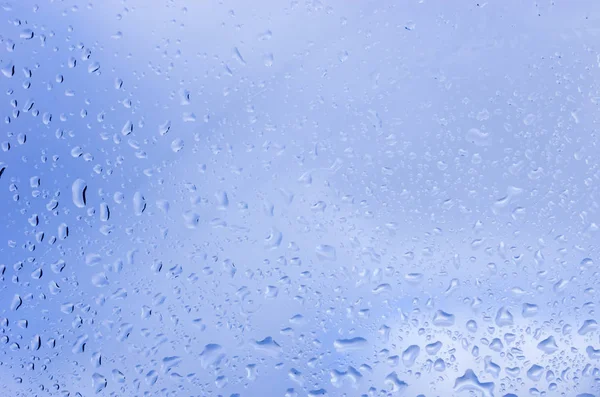 Gotas Agua Sobre Vidrio Contra Cielo Azul —  Fotos de Stock