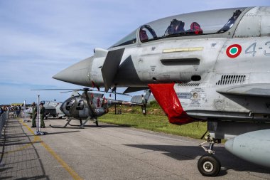 İtalyan Hava Kuvvetleri 'nin akrobatik takımı Frecce Tricolori, 65. yıldönümlerini 6 ve 7 Eylül 2025 tarihlerinde İtalya' nın Udine kentindeki Rivolto Hava Üssü 'nde düzenlenen bir hava gösterisiyle kutladı.. 