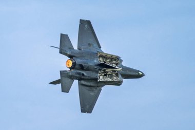 İtalyan Hava Kuvvetleri 'nin akrobatik takımı Frecce Tricolori, 65. yıldönümlerini 6 ve 7 Eylül 2025 tarihlerinde İtalya' nın Udine kentindeki Rivolto Hava Üssü 'nde düzenlenen bir hava gösterisiyle kutladı.. 