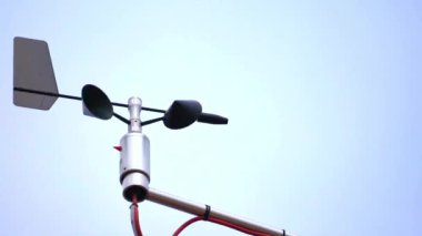 Rüzgar hızı ve yön sensörü