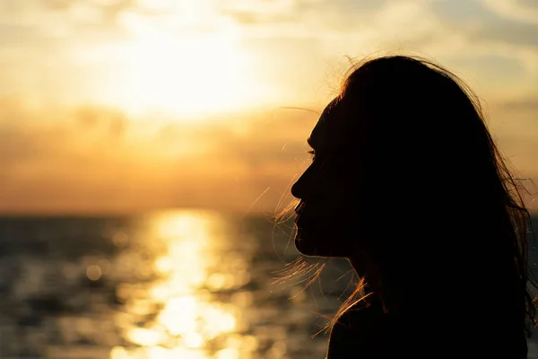 Femmina All Aperto Donna Estate Ragazza Bacino Ponte Mare Cappello — Foto Stock