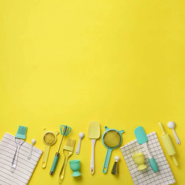 Turquoise cooking utensils on yellow background. Food ingredients. Cooking cakes and baking bread concept. Copy space. Top view. Flat lay — Stock Photo, Image