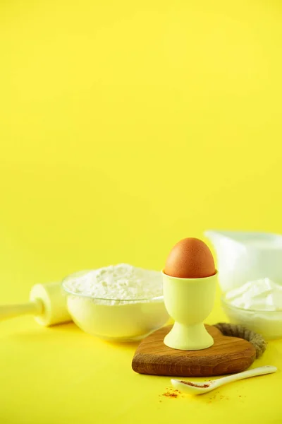 Backstube Kochkonzept Verschiedene Backzutaten Butter Zucker Mehl Milch Eier Löffel — Stockfoto