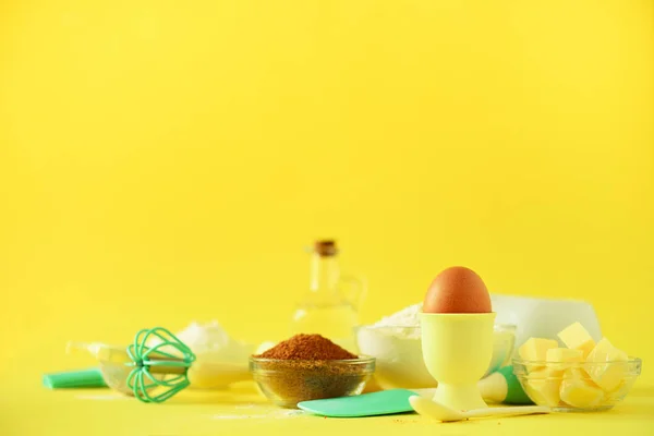 베이킹 밀가루 숟가락 브러쉬 노란색 배너입니다 베이커리 프레임 개념을 요리입니다 — 스톡 사진