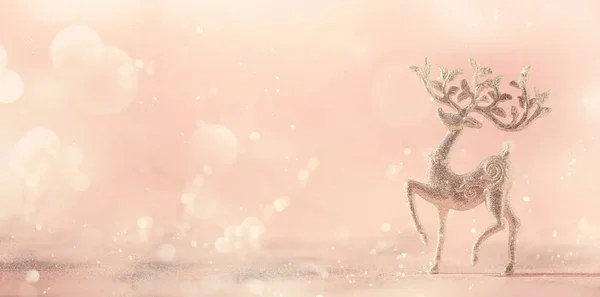 Brillo Plata Ciervo Navidad Sobre Fondo Rosa Con Luces Bokeh — Foto de Stock