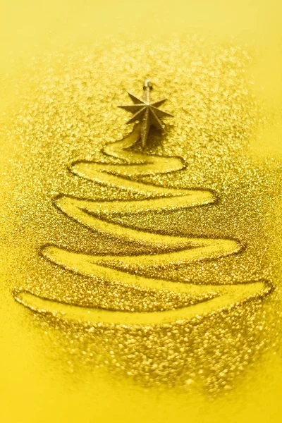 Kerstboom Gemaakt Van Gouden Glitter Gele Achtergrond Winter Nieuwjaarsconcept Vlakke — Stockfoto