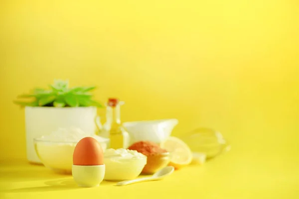 Ingredientes Cozedura Saudáveis Manteiga Açúcar Farinha Ovos Óleo Colher Escova — Fotografia de Stock