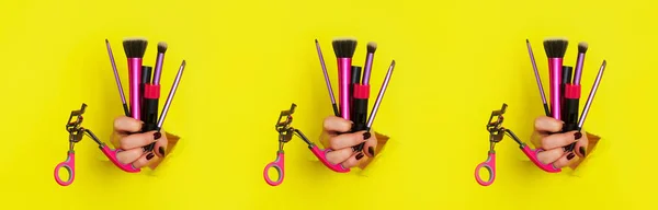 Patrón Manos Mujer Con Herramientas Cosméticas Profesionales Para Maquillaje Cepillos — Foto de Stock