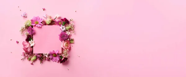 Frame Van Roze Bloemen Punchy Pastel Achtergrond Valentijnsdag Vrouwendag Concept — Stockfoto