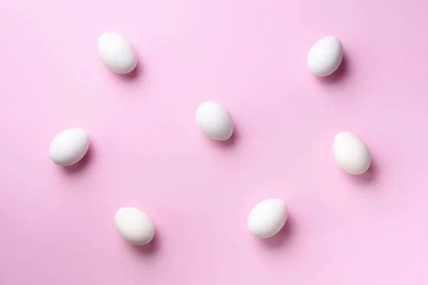 Food concept with white chicken eggs on pink background. Top view. Creative pattern in minimal style. Flat lay. — 스톡 사진