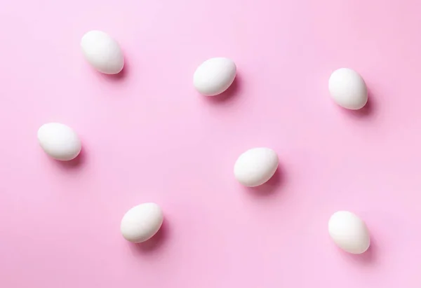 Food concept with white chicken eggs on pink background. Top view. Creative pattern in minimal style. Flat lay. — 스톡 사진