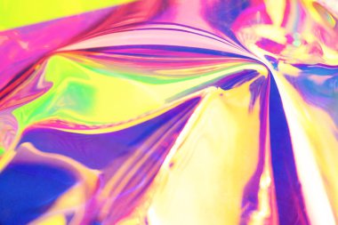 Holografik yanardöner yüzey. Uzayı kopyala Parlak renkli hologram geçmişi. Birden fazla renkle buruşmuş soyut doku. Neon yüzeyi.