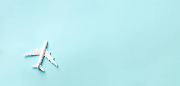 Travel, vacation concept. White model airplane on pastel blue color background with copy space. Top view. Flat lay. Minimal style design. Banner — 스톡 사진