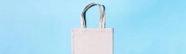 Canvas tote bag canvas and linen fabric bags with drawstring on green background with copy space. Top view. Zero waste, plastic free concept. Eco friendly shopper. Banner — ストック写真