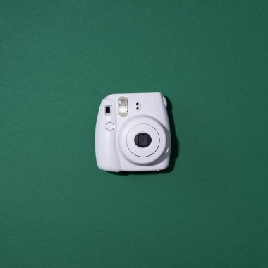 Vilnius, Litvanya - 16 Eylül 2019: Fujifilm Instax Mini Instant Film Kamerası.