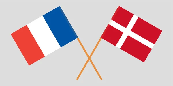 Frankreich und Dänemark. französische und dänische Flaggen gekreuzt. offizielle Farben. Richtiges Verhältnis. Vektor — Stockvektor